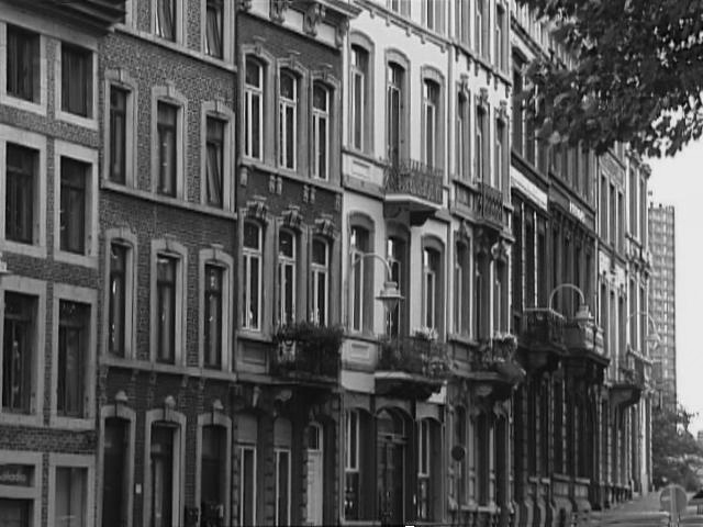 [Schwarz-wei&szlig; Foto einer H&auml;userwand in Li&egrave;ge]